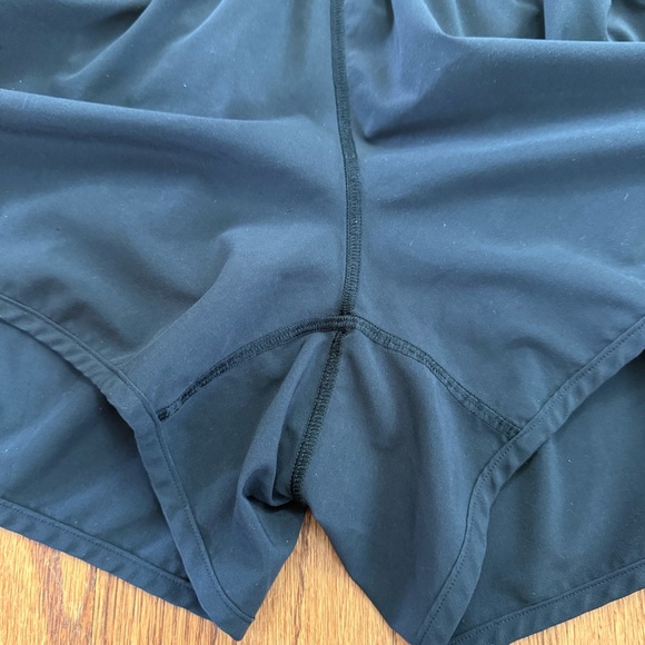 Lululemon Tracker Shorts in black size 12 - Picture 7 of 13